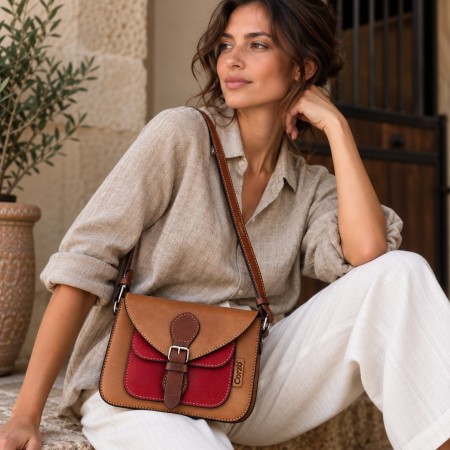 Paseo small leather crossbody bag | Corzo