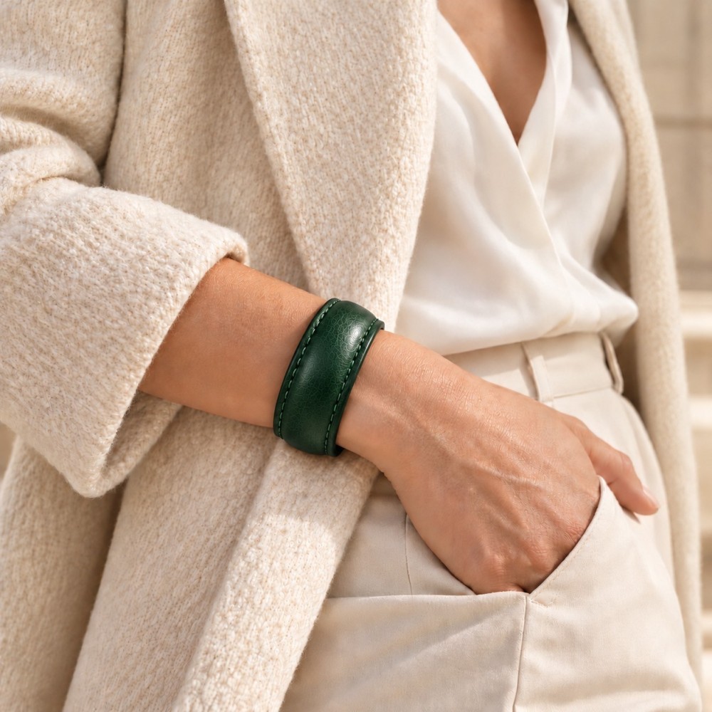 Pulseira tipo brazalete Volta de pel | Corzo Artesanía